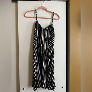 Size medium apt. 9 swing dress. Black and white pattern